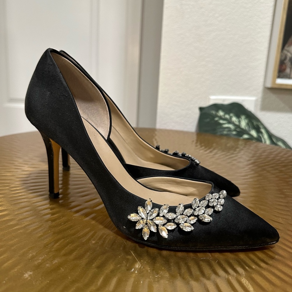 ENZO ANGIOLINI Black Heels with crystal embellishment